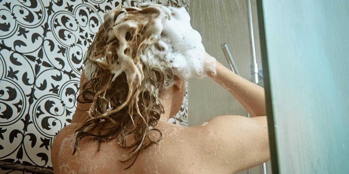 szampon do włosów spuszonych suchych